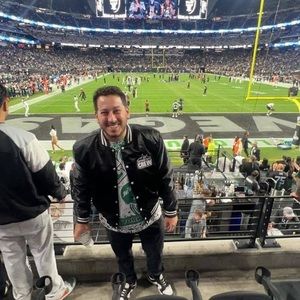 Meet your Posher, Adrian